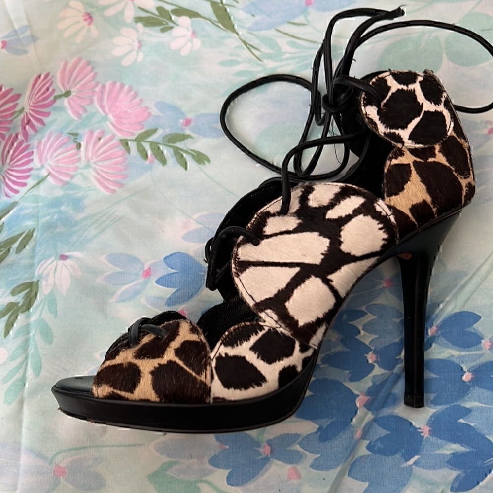 10 Crosby Derek Lam Animal Print Hair On Lace Up Heels 6 - Picture 2 of 13